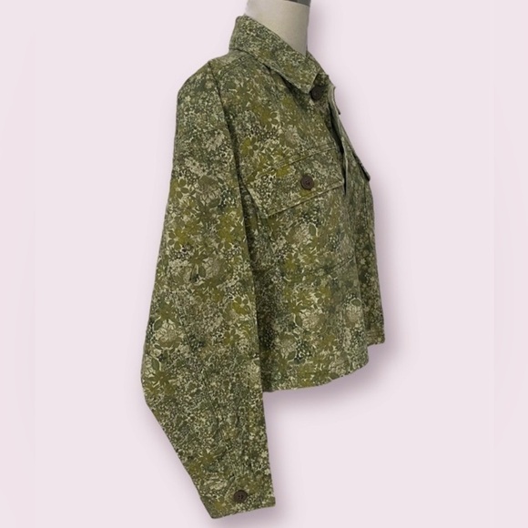 Wild Fable Cropped Floral Oversized Jean Jacket Green Floral Print NWT Retail$44 - Picture 6 of 9